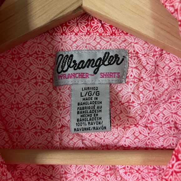 Wrangler sleeveless button button up - Picture 2 of 6